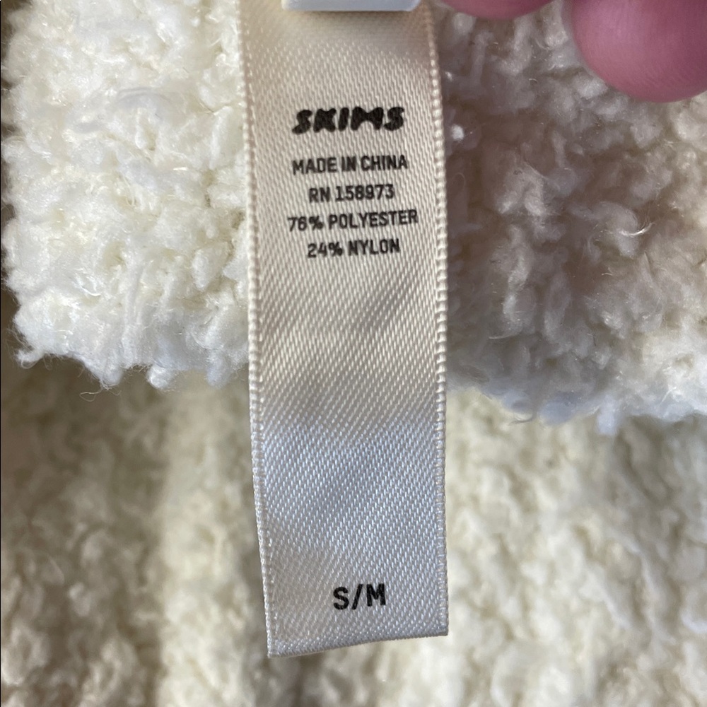 Skims cozy boucle cozy knitted shorts in ivory women’s size S/M - Picture 4 of 14